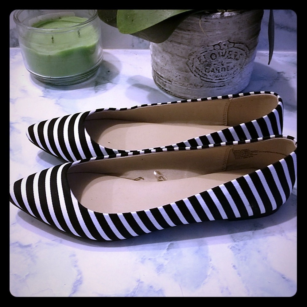 Black and White stripe express flats
